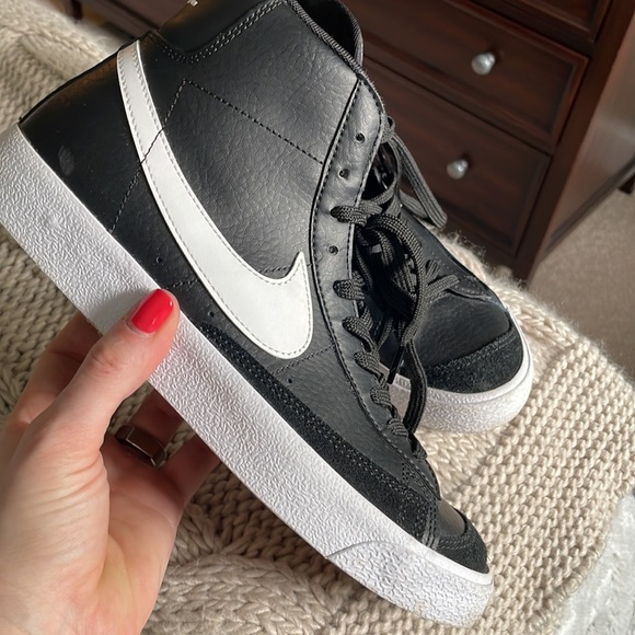 Nike Blazers Black/White 7y or Women’s 8.5 - Picture 8 of 8